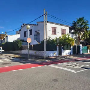 https://casa-de-dos-plantas-delante-centro-comercial.catalonia-hotels.com