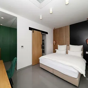 https://white-rooms-zadar345.hotelinzadar.com
